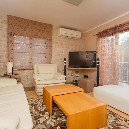 Luxury Near Bacvice Beach