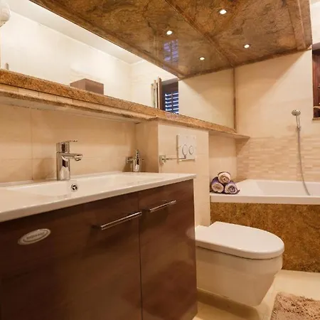Luxury Near Bacvice Beach Apartment