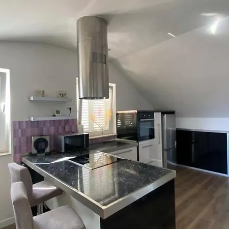 Luxury Near Bacvice Beach Apartment